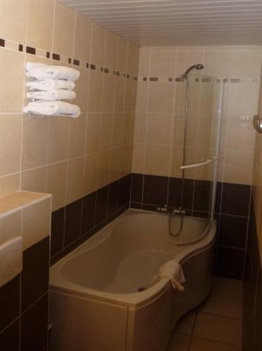 Hotel Windsor Contact 3*